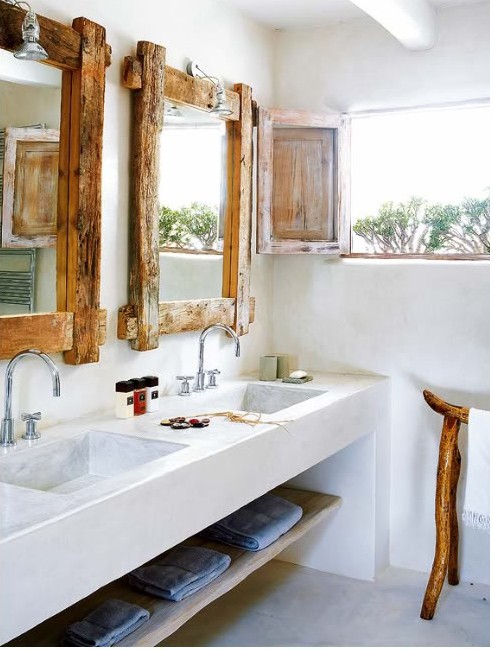 jasna łazienka rustykalna z drewnianymi dodatkami typowymi dla tego stylu. 