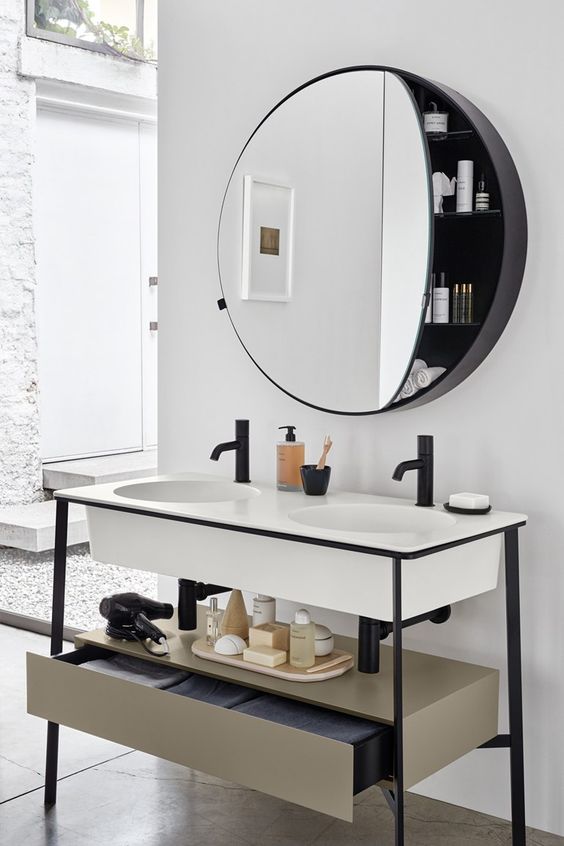 okrągła szafka z lustrem, to bardzo funkcjonalne rozwiązanie, zawsze przyda się dodatkowe miejsce na kosmetyki